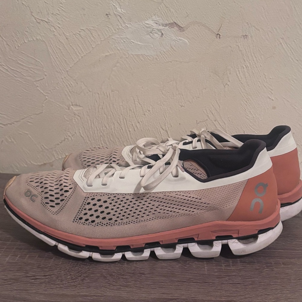 On Cloud Women’s Speedboard Running Shoes Peach White Size 9
